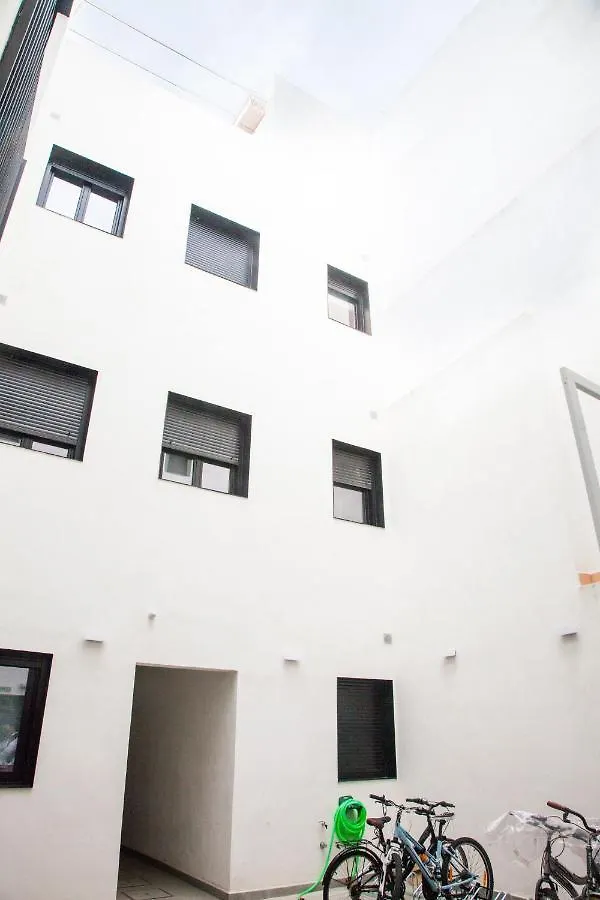 Gotoseville Faustino Flats Sewilla
